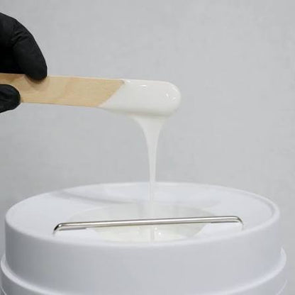 Caronlab Brilliance hard wax consistency in wax pot