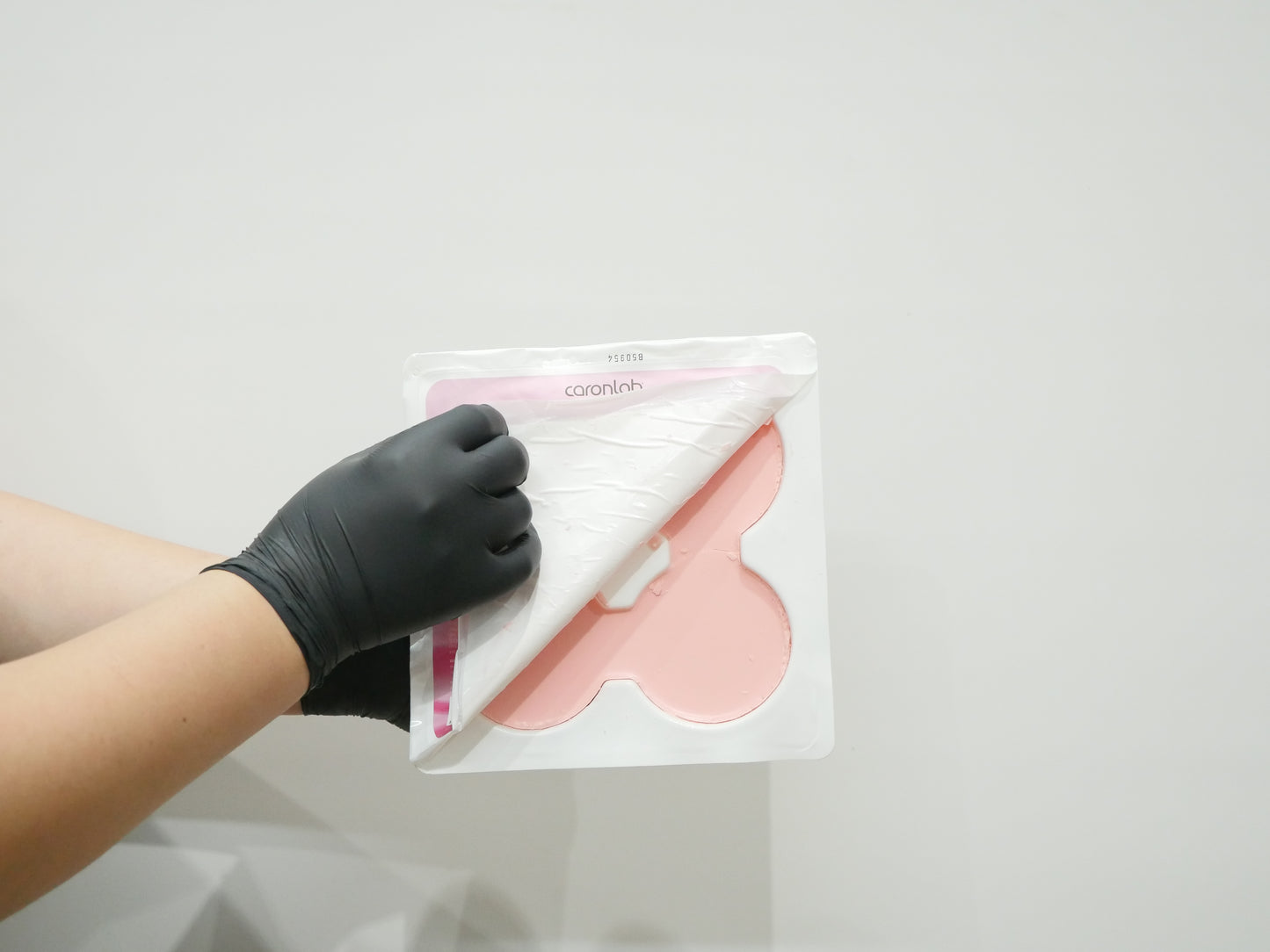 Caronlab Deluxe Strawberry Creme Hard Wax Tray 500g professional strip free hard wax with rosin free formula and titanium dioxide