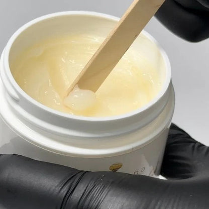 A close-up of a Elleebana protective balm jar it is a great natural great alternative to Vaseline.

Dermatologically tested, Elleeshield protective balm is one of those must-have products in our range. Being a natural product made from sweet almond oil and beeswax, Elleeshield is a protective barrier cream to prevent tint from marking the skin.

This is a great alternative to chemical-based products that could cause damage to your client’s natural lashes and brows.