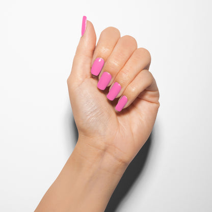 hand with Gelish Look At You pink-Achu on the nails