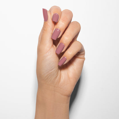 hand with Gelish She's My Beauty on the nails